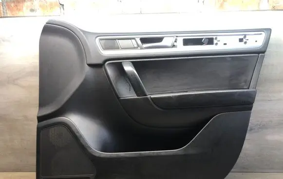Volkswagen Touareg II Front door card panel trim 7P1867012 A047720 7P2867012