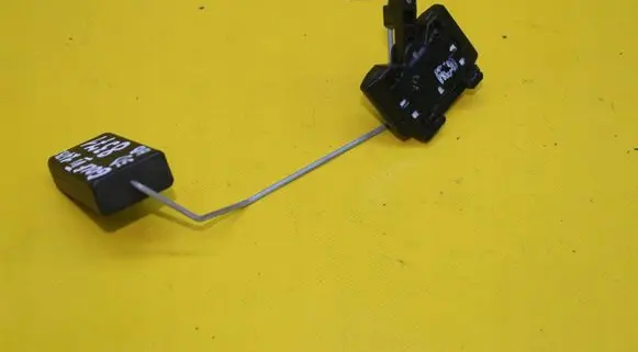 Volkswagen Golf VI Oil level sensor 