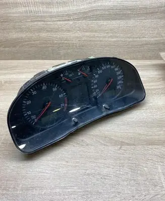 Volkswagen PASSAT B5 Speedometer (instrument cluster) 3B0919881G 110008794