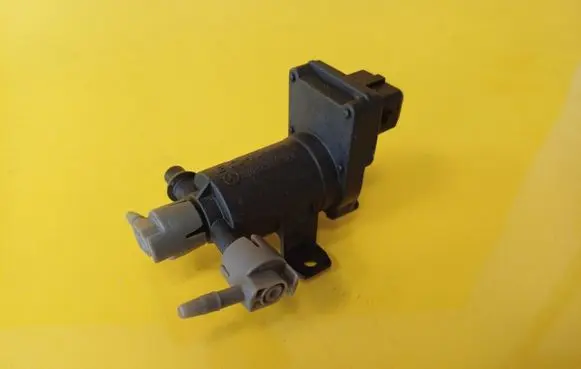 Mercedes-Benz C W202 Turbo solenoid valve A202800178