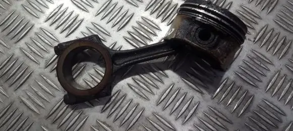 Renault Clio II Piston with connecting rod