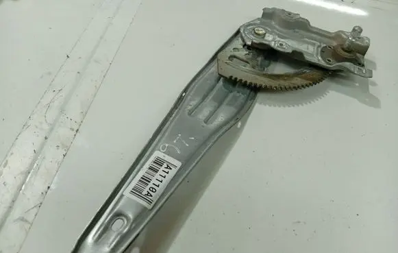 Toyota Yaris Sliding door window regulator with motor 