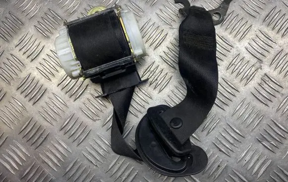 BMW 3 E90 E91 Front seatbelt 33052212C S27069956