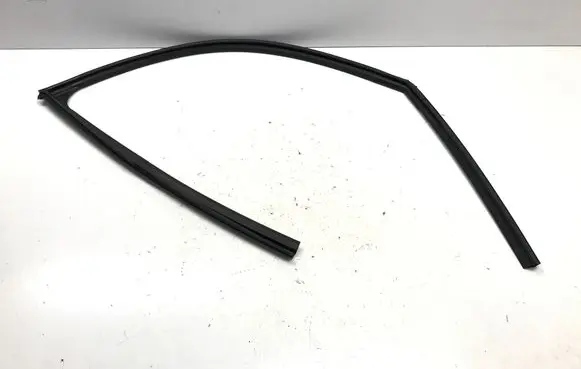 Honda e:Ny1 Rubber seal front door window/glass 3M0FR