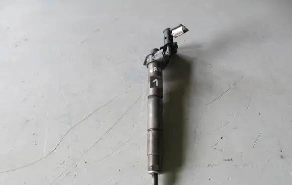Toyota Urban Cruiser (XP110) Fuel injector 2367033050 081220 0445116009