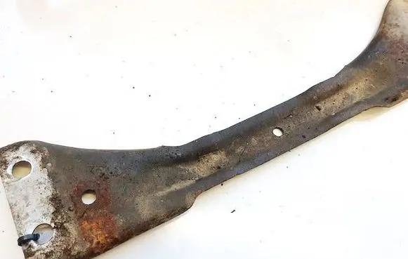 Engine mounting bracket