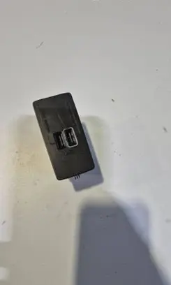 Volvo XC90 USB socket connector 31407038