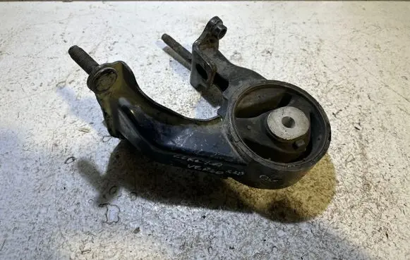 Toyota Corolla Verso AR10 Engine mount bracket
