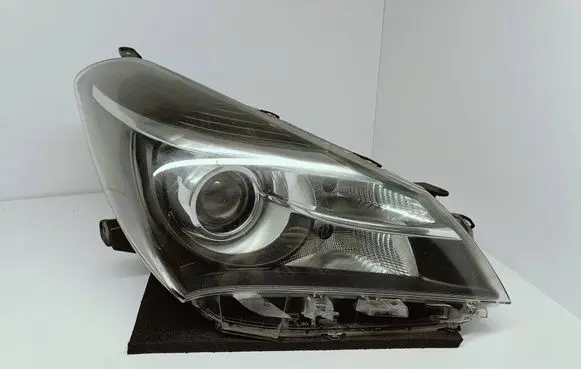 Toyota Yaris Headlight/headlamp 0D160 L1976