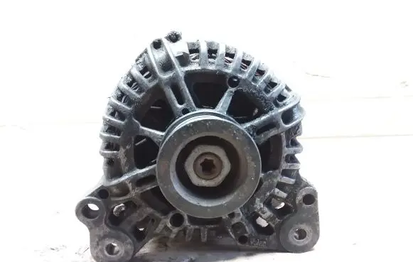 Volkswagen Golf V Generator/alternator 03C903023B