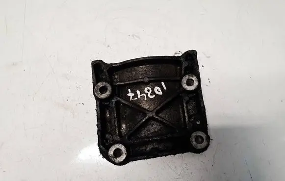 Honda CR-V Engine mounting bracket 