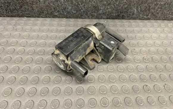 Mercedes-Benz A W169 Turbo solenoid valve A0051535528