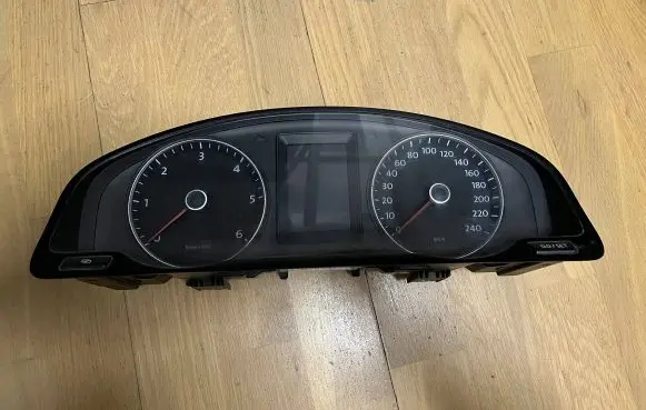 Volkswagen Transporter - Caravelle T5 Speedometer (instrument cluster) 7E0920860A