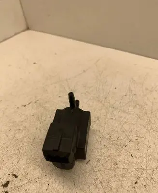 BMW 3 E90 E91 Vacuum valve 7810831
