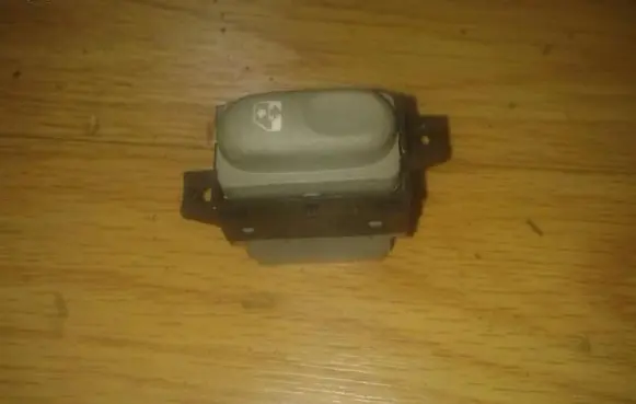 Renault Laguna I Electric window control switch 047