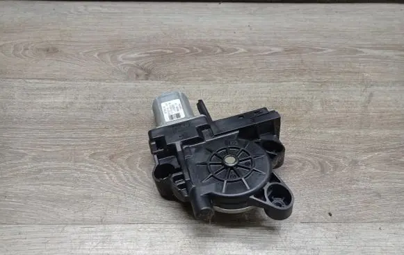 Volvo XC70 Front door window regulator motor 970716101 1174081