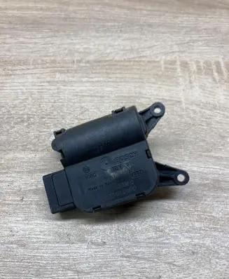 Audi A4 S4 B7 8E 8H Air flap motor/actuator 8E2820511D 0132801309