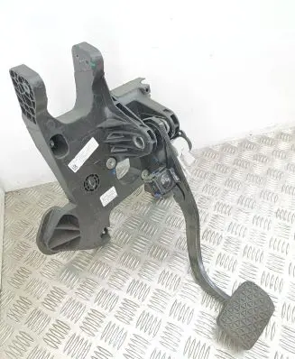 Opel Mokka X Brake pedal 42707392 13597423 9537