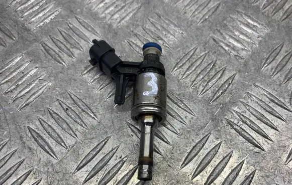 BMW 1 F20 F21 Fuel injector V7591623