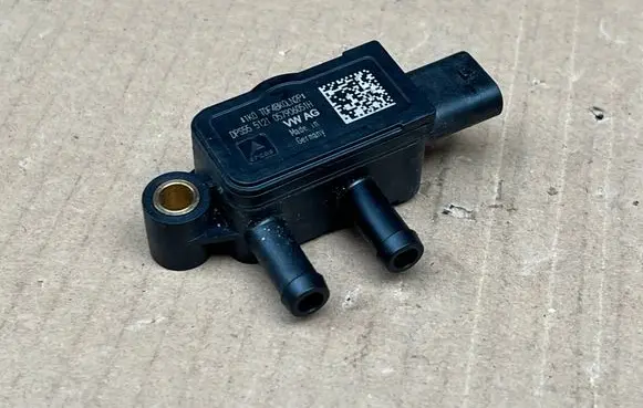 Audi A3 S3 8V Rear glass lock/latch E437 057906051H