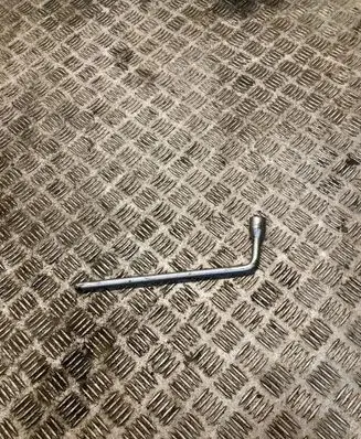 Mercedes-Benz C W204 Wheel nut wrench A2215810001 2215810001