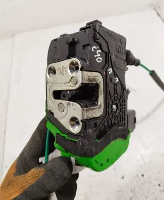 Hyundai i40 Front door lock 813203Z020