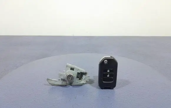 Honda HR-V Front door lock HLIK63T