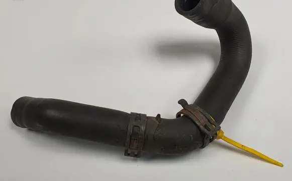 Mercedes-Benz C W203 Engine coolant pipe/hose 2038323994