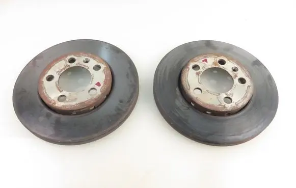Volkswagen Polo IV 9N3 Front brake disc 