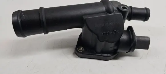 Volkswagen PASSAT B6 Engine coolant pipe/hose