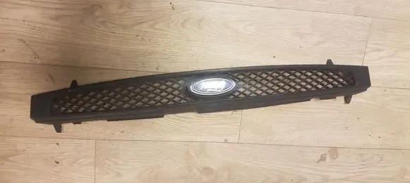 Ford Fiesta Front grill 2S618200