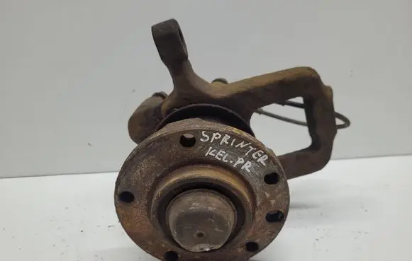 Front wheel hub