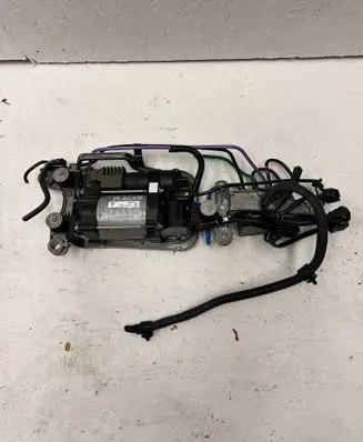 Porsche Macan (95B) Air suspension compressor/pump 95B616007B