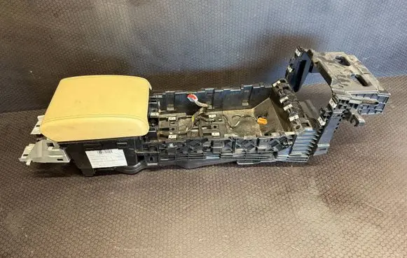 Jaguar XF X250 Center console B070081100 DJ03130900 997261