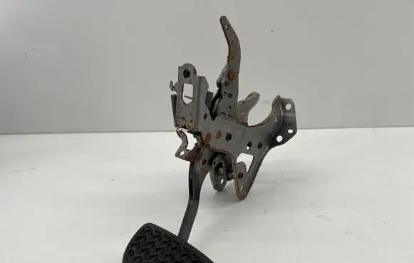 Toyota Camry Brake pedal OZ22A0103B 0Z22A 0103B