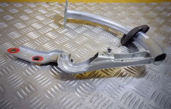 Volkswagen PASSAT B6 Tailgate/trunk/boot hinge 3C5827302