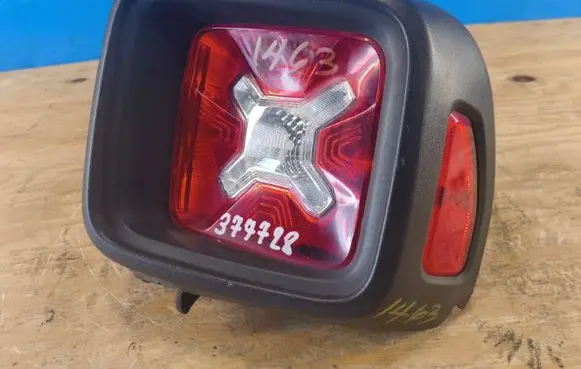 Jeep Renegade Boot/trunk interior light 51953122SX