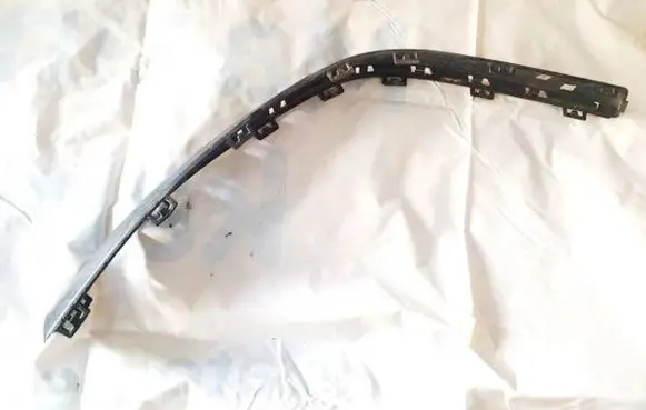 Rear bumper trim bar molding