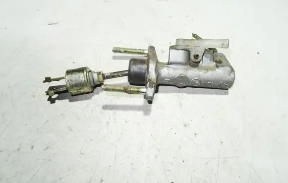 Toyota Avensis T220 Clutch master cylinder 3145416010