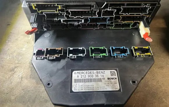 Mercedes-Benz E W212 SAM control unit A2129003614 2129003614