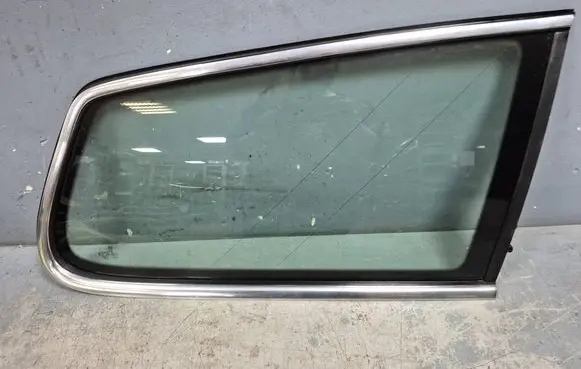Volkswagen PASSAT B7 Rear side window 