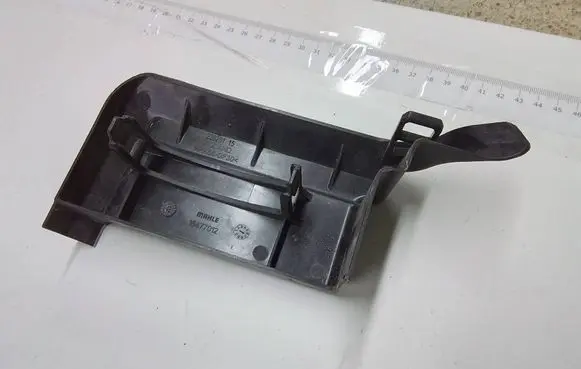 BMW 5 G30 G31 G38 Intercooler air channel guide 8581954
