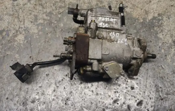 Volkswagen PASSAT B4 Fuel injection high pressure pump 0460404985