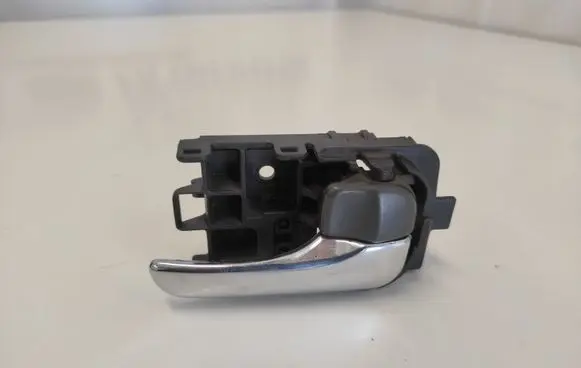Nissan X-Trail T30 Front door interior handle