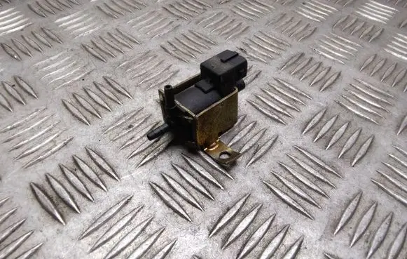 Volkswagen Transporter - Caravelle T4 Valve vacuum 028906283