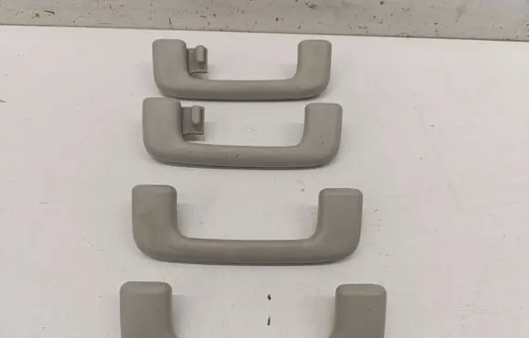 Mitsubishi L200 A set of handles for the ceiling 