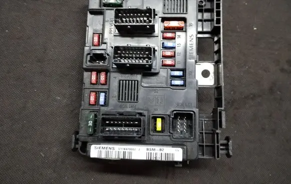 Peugeot Partner Comfort/convenience module 9650618580