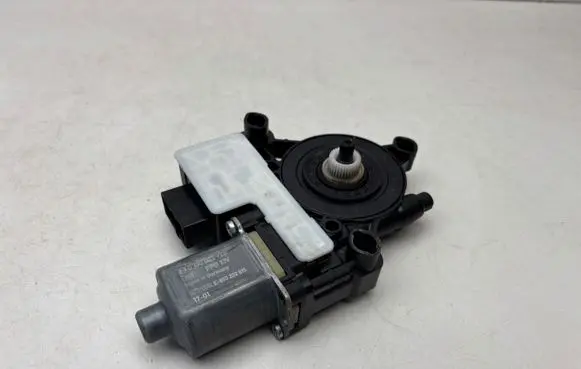 Seat Leon (5F) Rear door window regulator motor 5Q0959811A