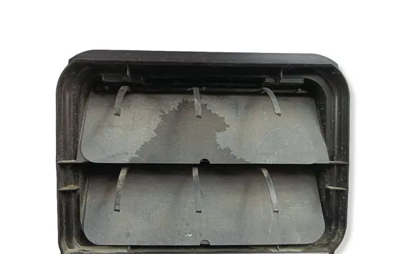 Nissan 370Z Quarter panel pressure vent 