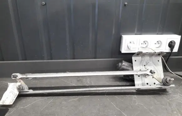 Renault Trafic I Front wiper linkage 
